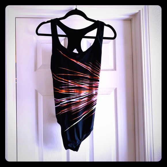 Gorgeous one piece bathing suit - Picture 1 of 7